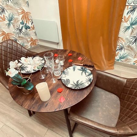 L'Escale Balneo'Romantique - Loveroom - Jacuzzi & Petit Dejeuner 马恩河畔维列 外观 照片