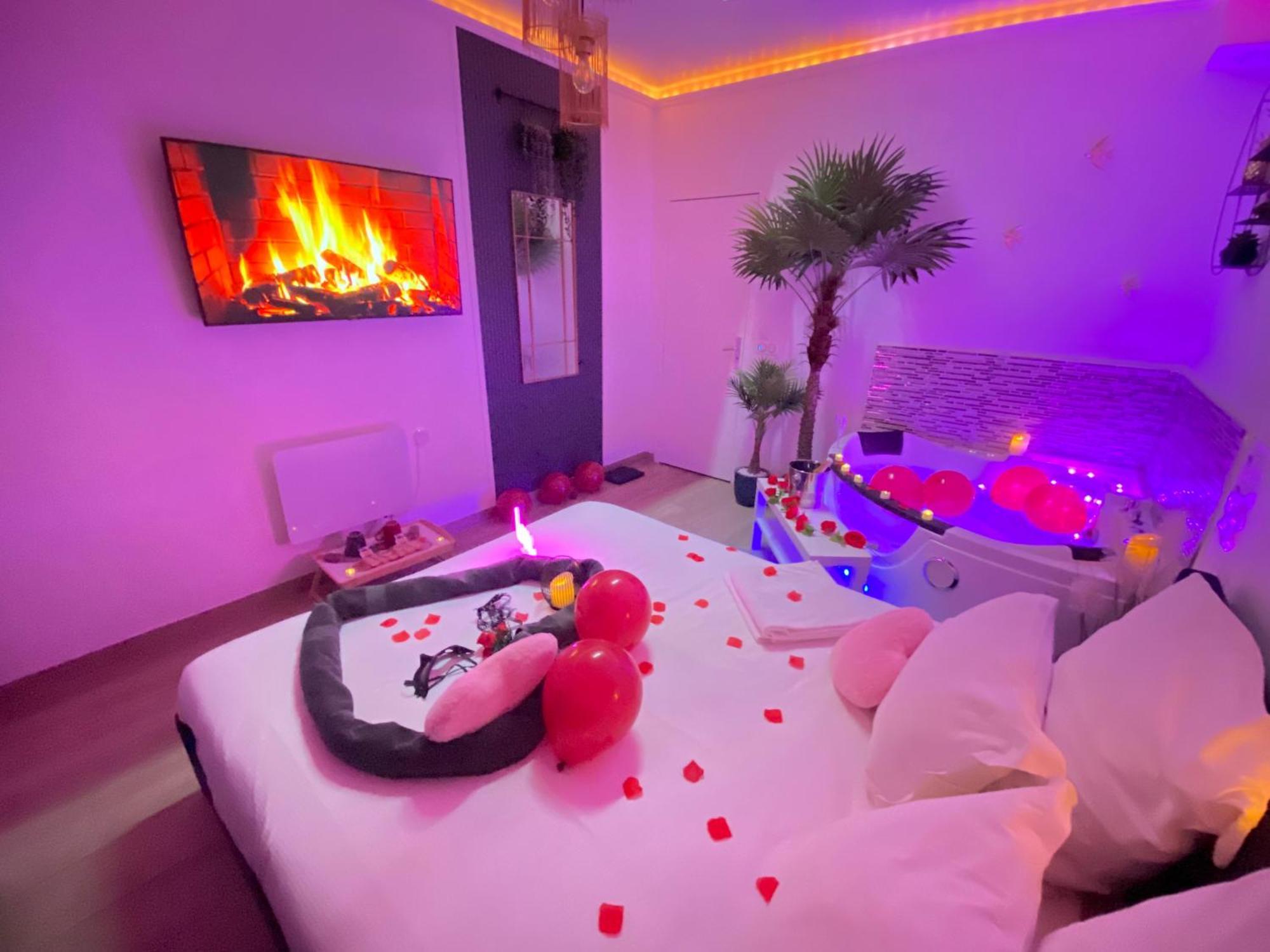 L'Escale Balneo'Romantique - Loveroom - Jacuzzi & Petit Dejeuner 马恩河畔维列 外观 照片