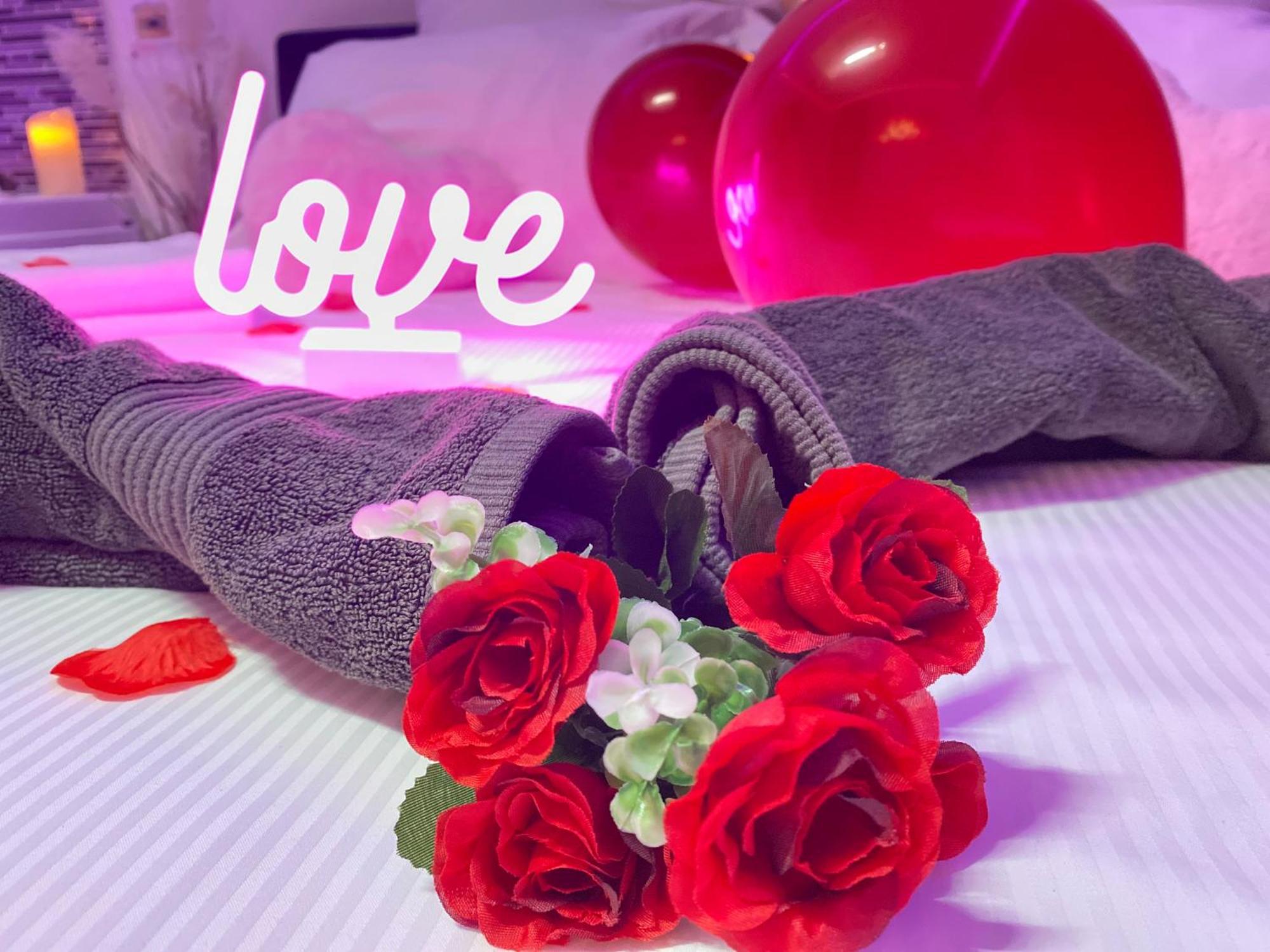 L'Escale Balneo'Romantique - Loveroom - Jacuzzi & Petit Dejeuner 马恩河畔维列 外观 照片