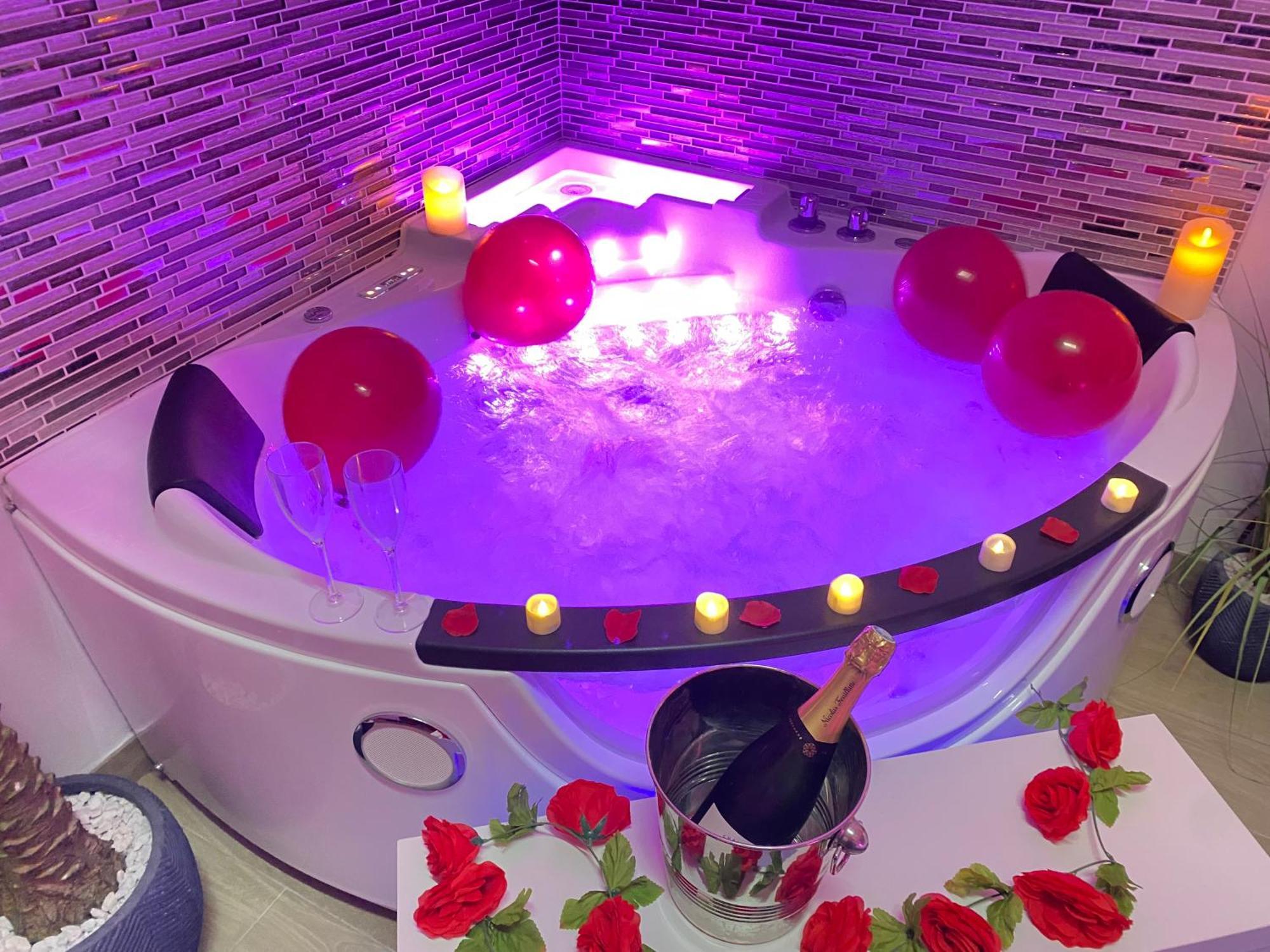 L'Escale Balneo'Romantique - Loveroom - Jacuzzi & Petit Dejeuner 马恩河畔维列 外观 照片