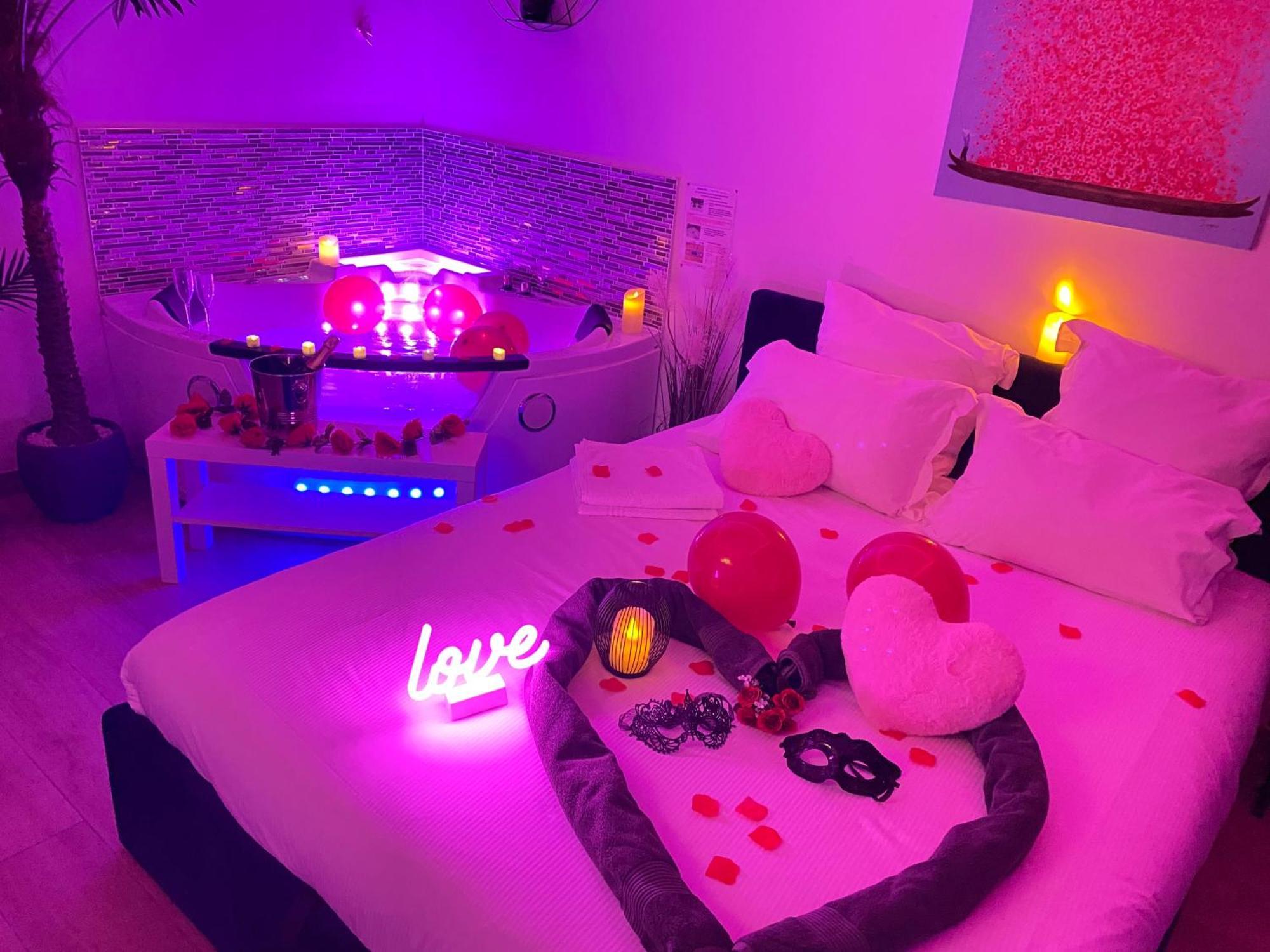 L'Escale Balneo'Romantique - Loveroom - Jacuzzi & Petit Dejeuner 马恩河畔维列 外观 照片