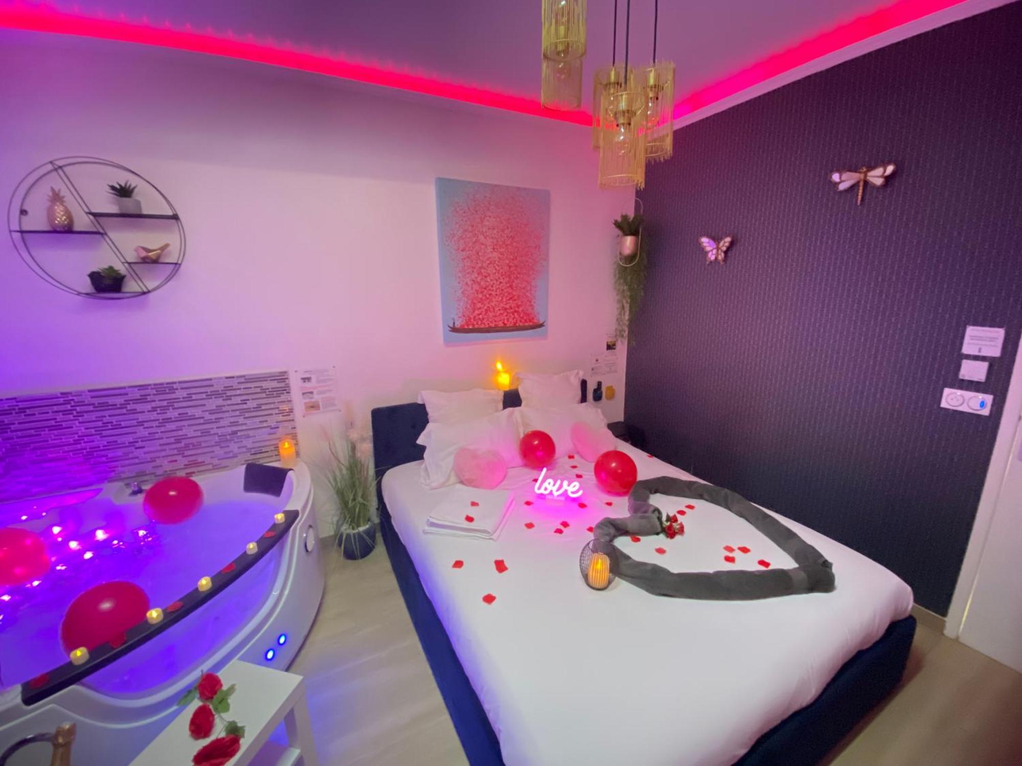 L'Escale Balneo'Romantique - Loveroom - Jacuzzi & Petit Dejeuner 马恩河畔维列 外观 照片