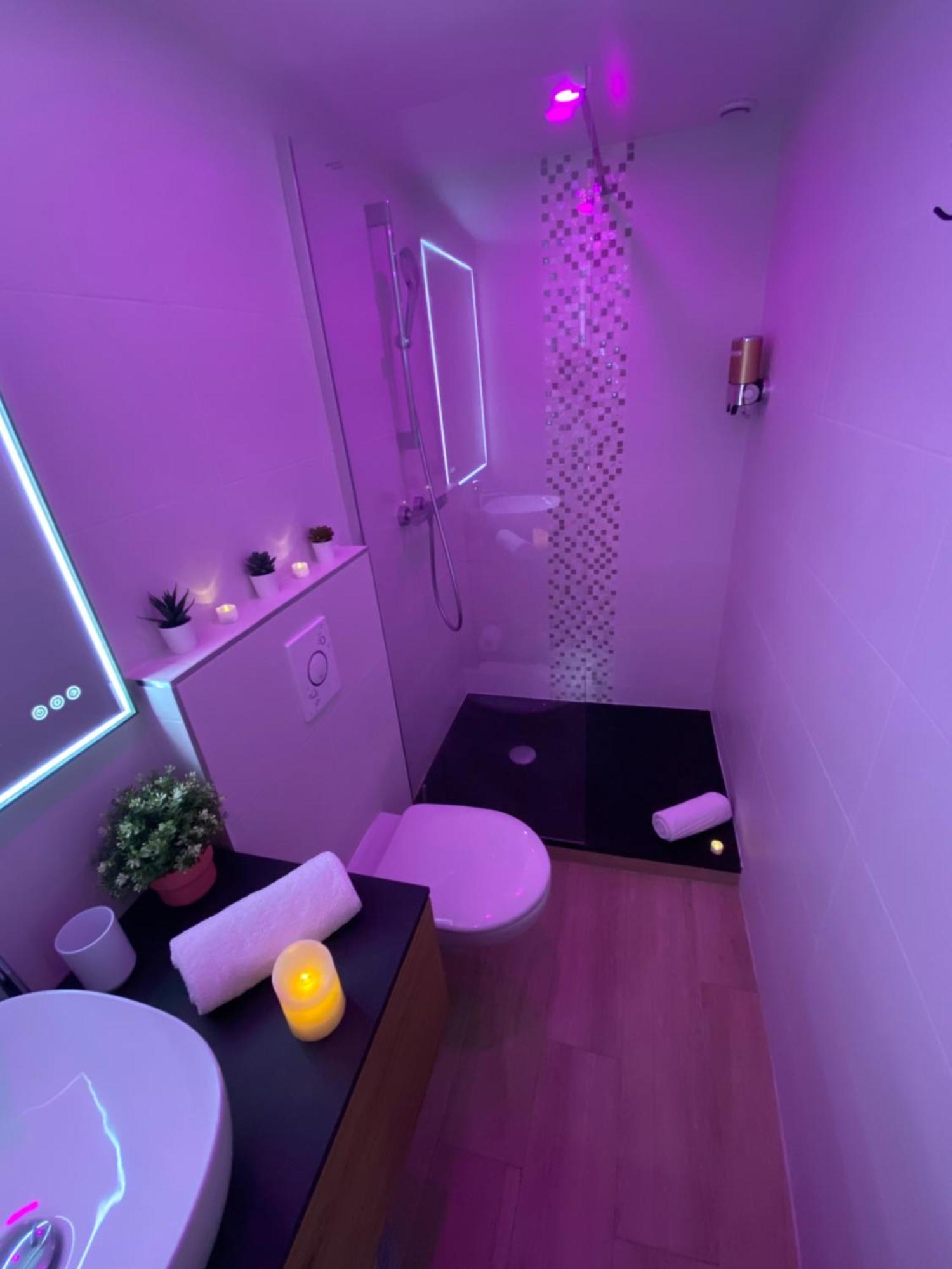 L'Escale Balneo'Romantique - Loveroom - Jacuzzi & Petit Dejeuner 马恩河畔维列 外观 照片